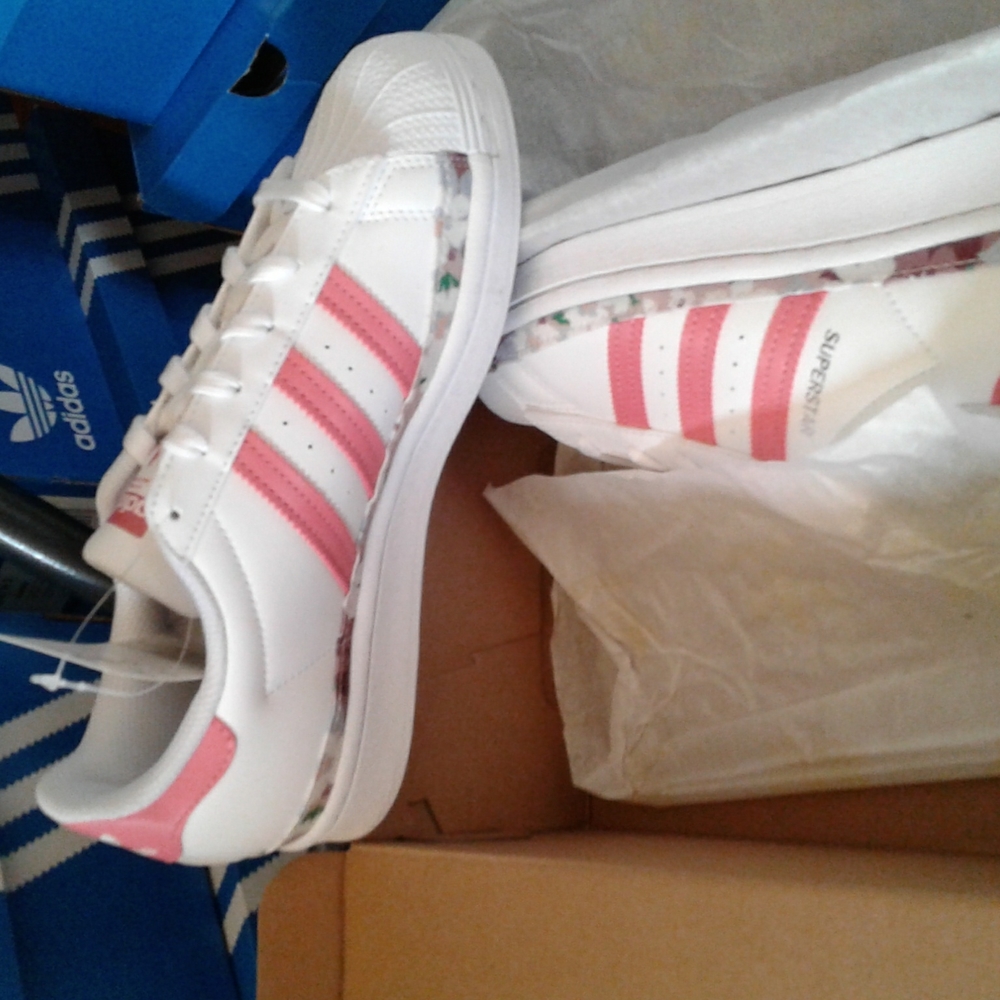 Girls Youth Superstar Adidas - Picture 2 of 6